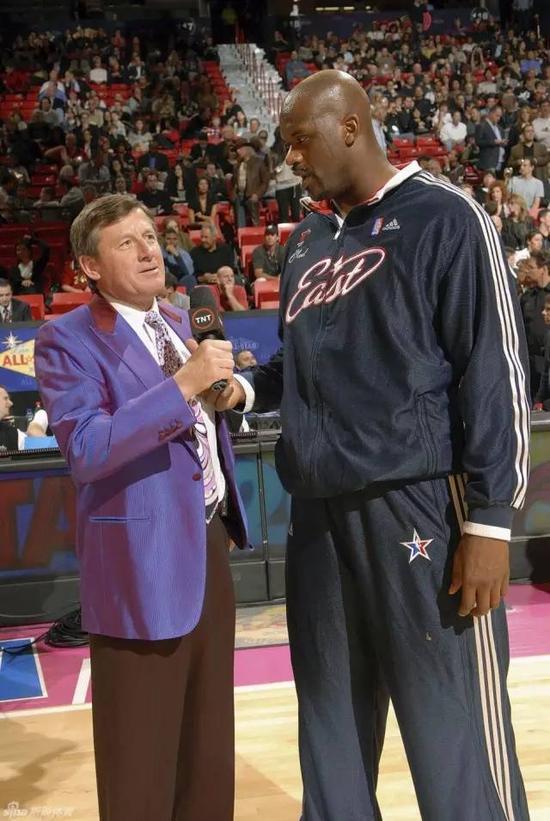 更凸显了他 更凸显了他